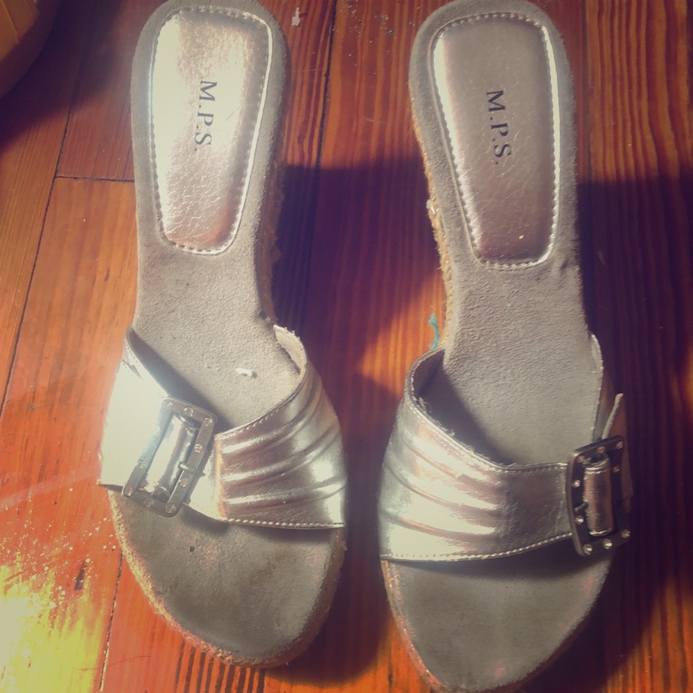SLIVER HEELS WITH TOE out!!!